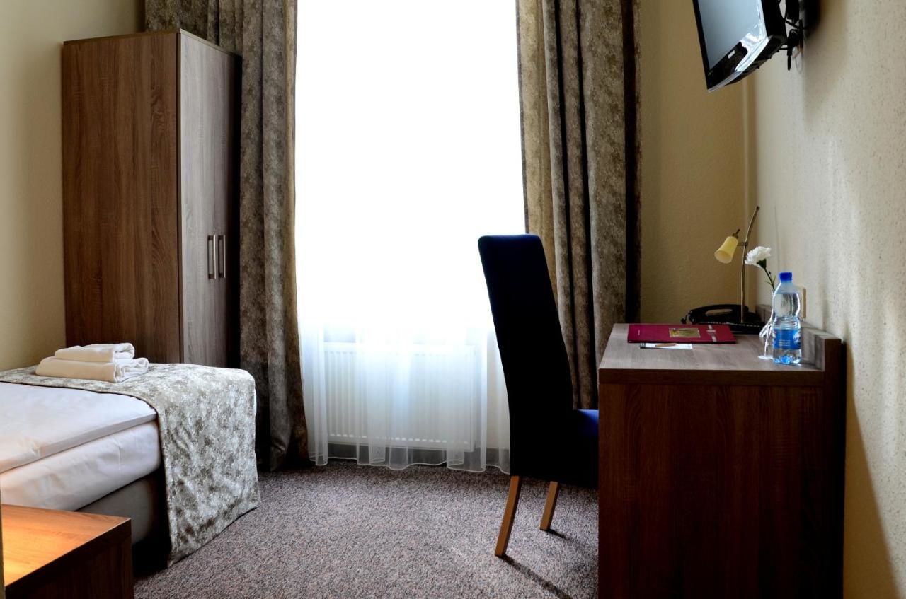 Отель Hotel Lothus Вроцлав