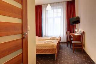 Отель Hotel Lothus Вроцлав Двухместный номер с 2 отдельными кроватями-1