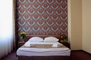 Отель Hotel Lothus Вроцлав Улучшенный номер с кроватью размера «queen-size»-1
