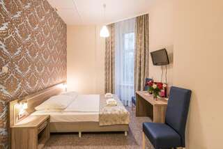 Отель Hotel Lothus Вроцлав Улучшенный номер с кроватью размера «queen-size»-6